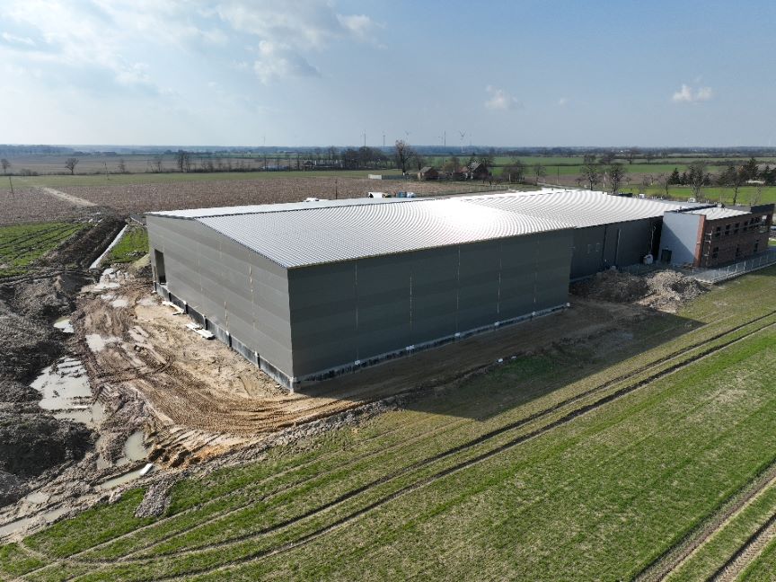 Hala stalowa w roli magazynu na zboże.