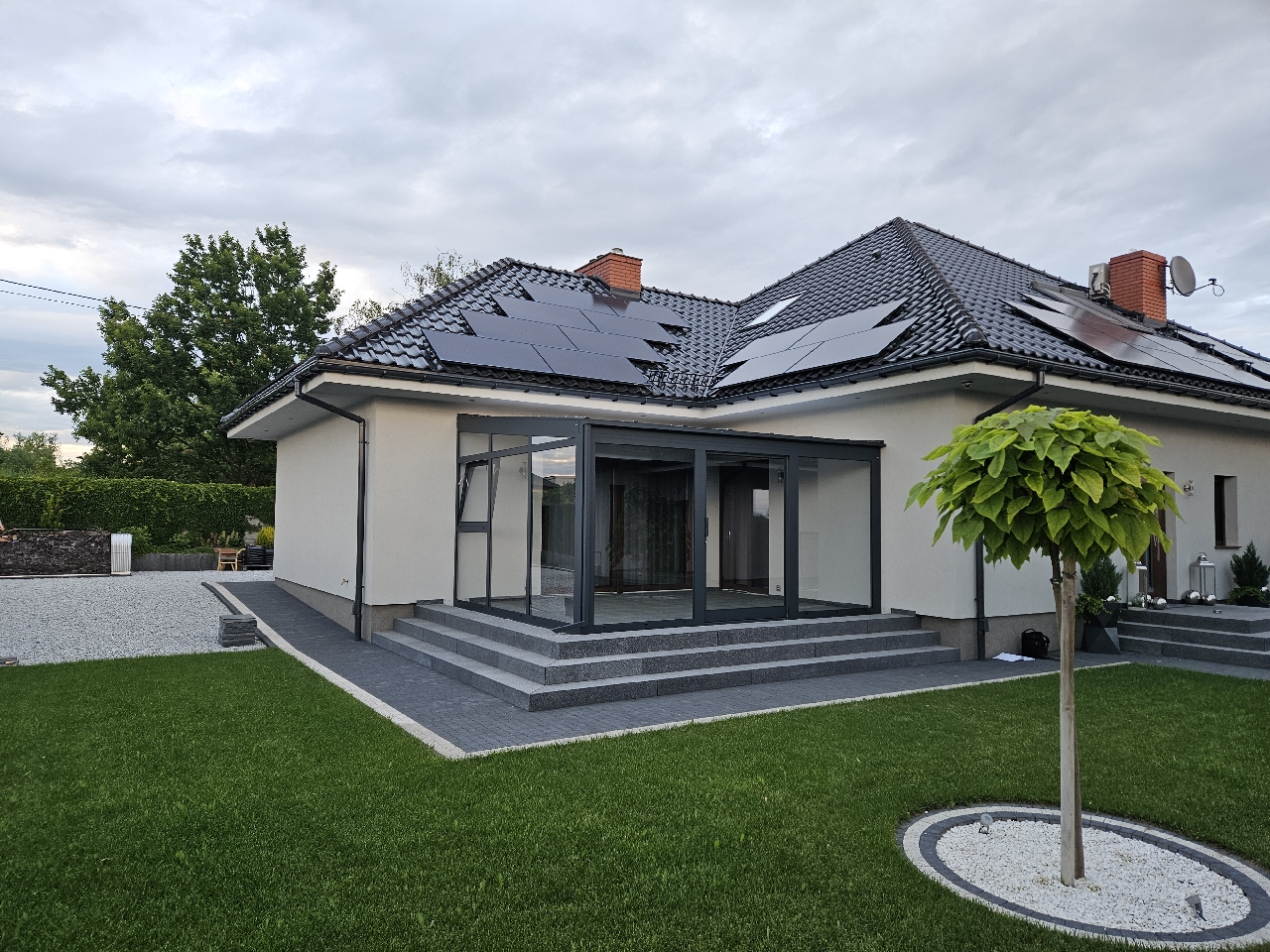 Aluminiowa zabudowa tarasu wykonana przez firmę Klatt